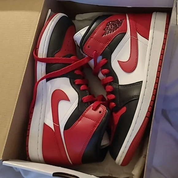 Jordan 1 sneakers - Picture 1 of 5
